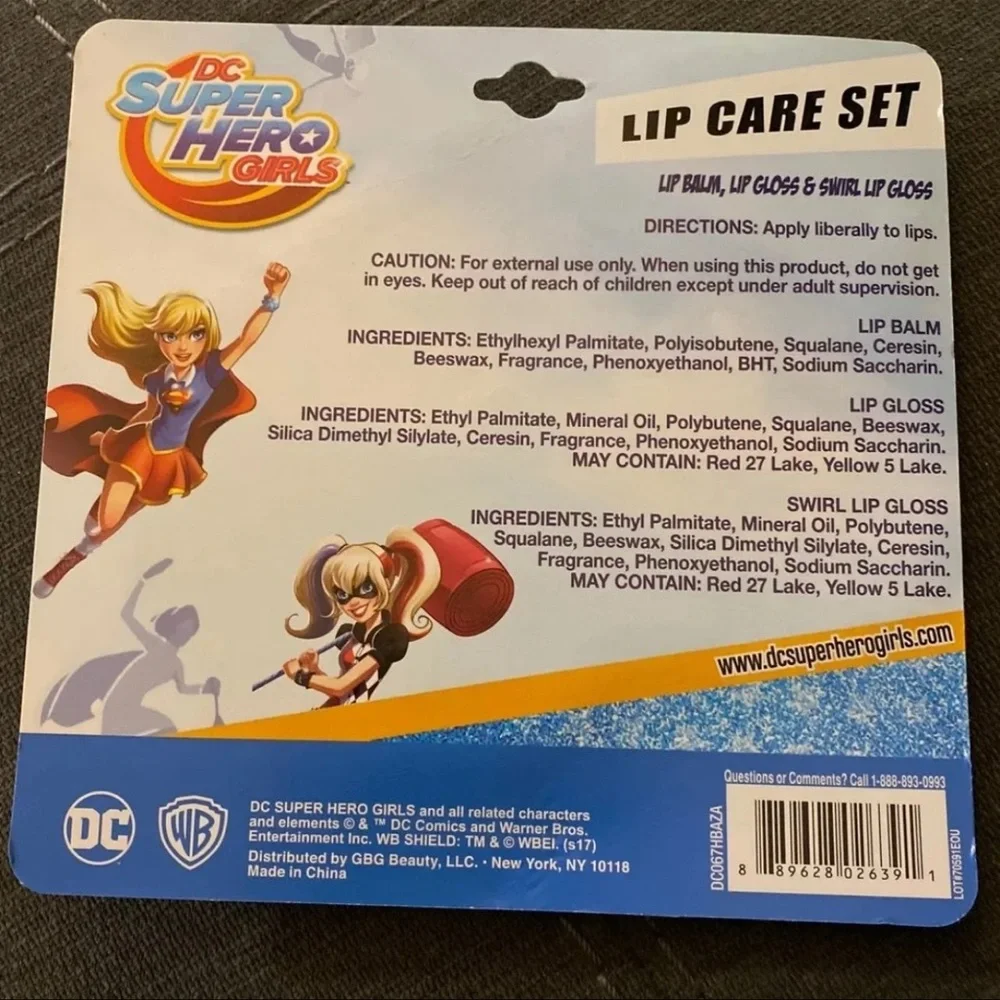 🥰🥰DC Super Hero Girls Lip Balm / Lip Gloss Keychain Set🥰🥰